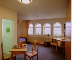 Zimmer mit Nasszelle möbliert - furnished room with bathroom