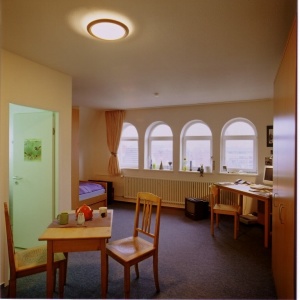 Zimmer mit Nasszelle möbliert - furnished room with bathroom