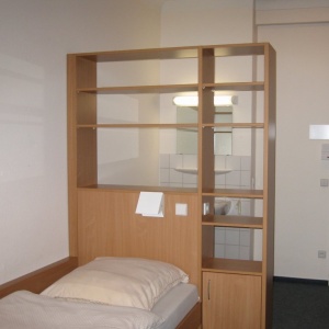 Zimmer mit Waschbecken möbliert - furnished room with sink